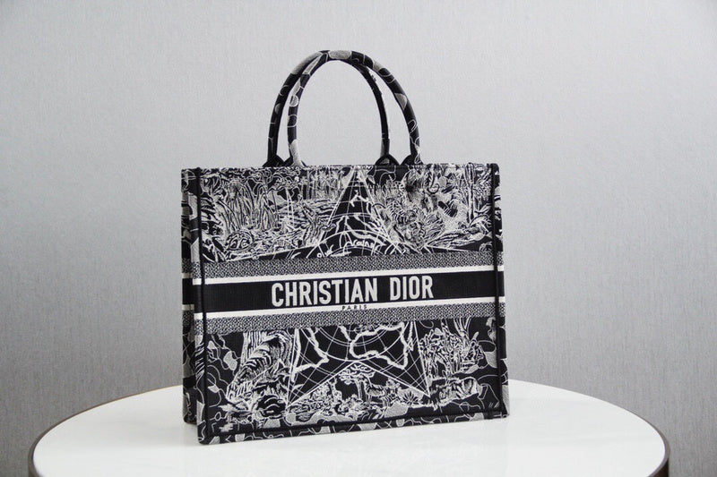 Dragons Bags Detail