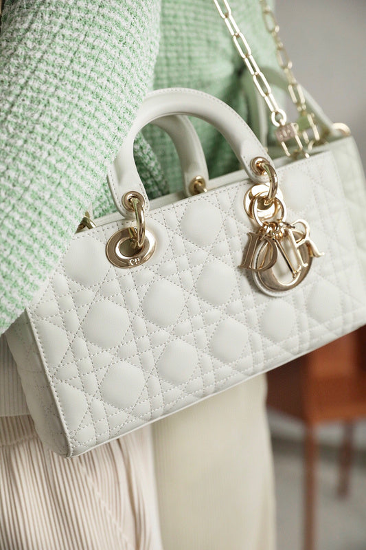 Dragons Bags Detail