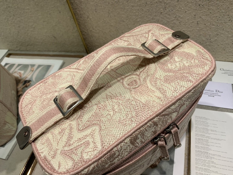 Dragons Bags Detail