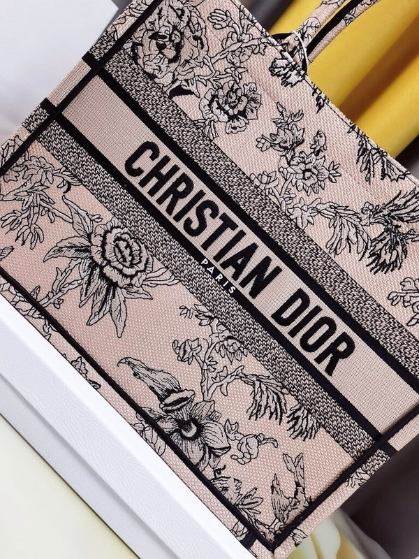 Dragons Bags Detail