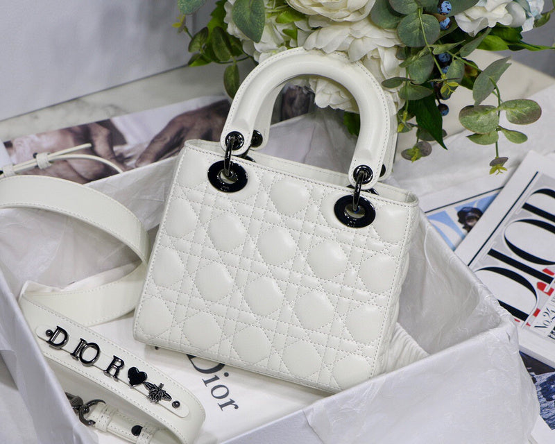 Dragons Bags Detail