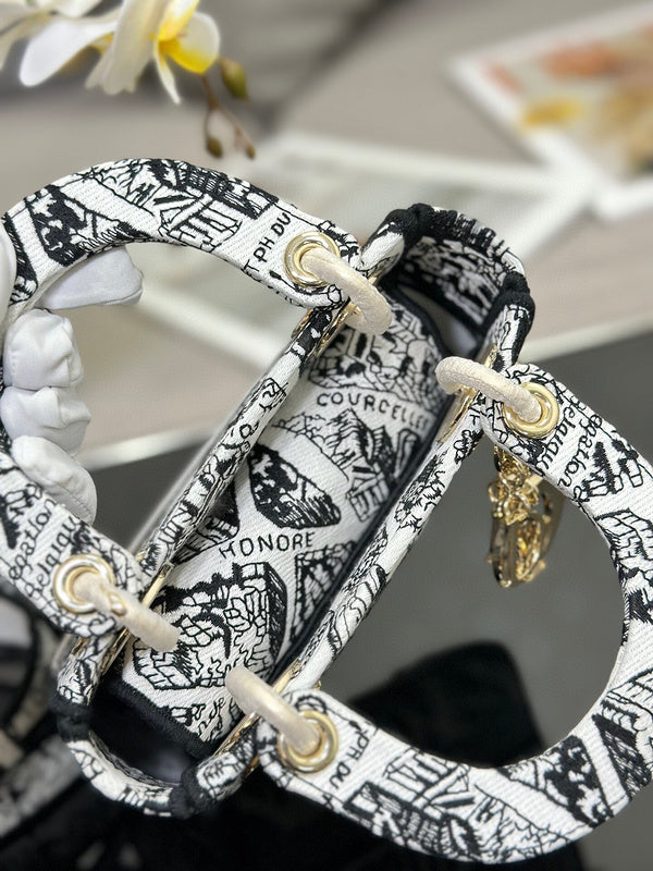 Dragons Bags Detail