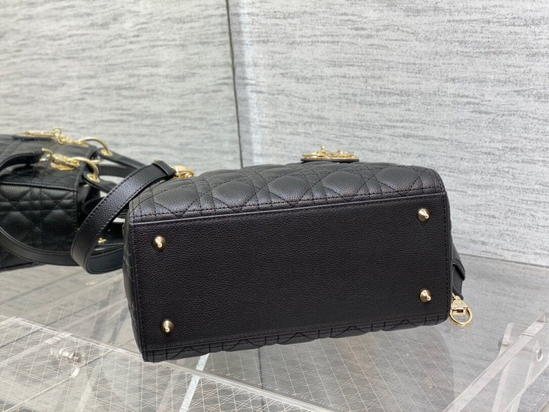 Dragons Bags Detail