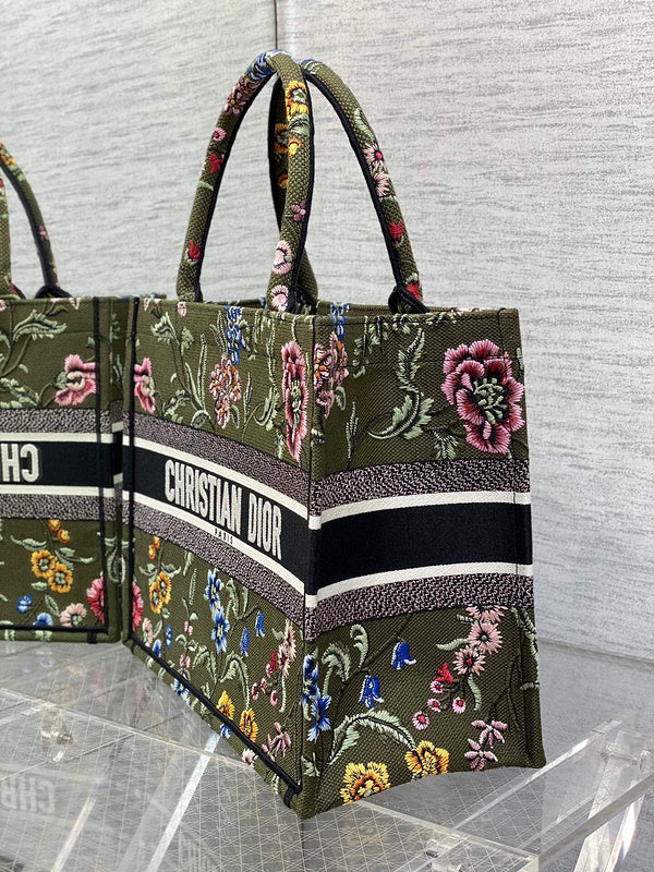 Dragons Bags Detail