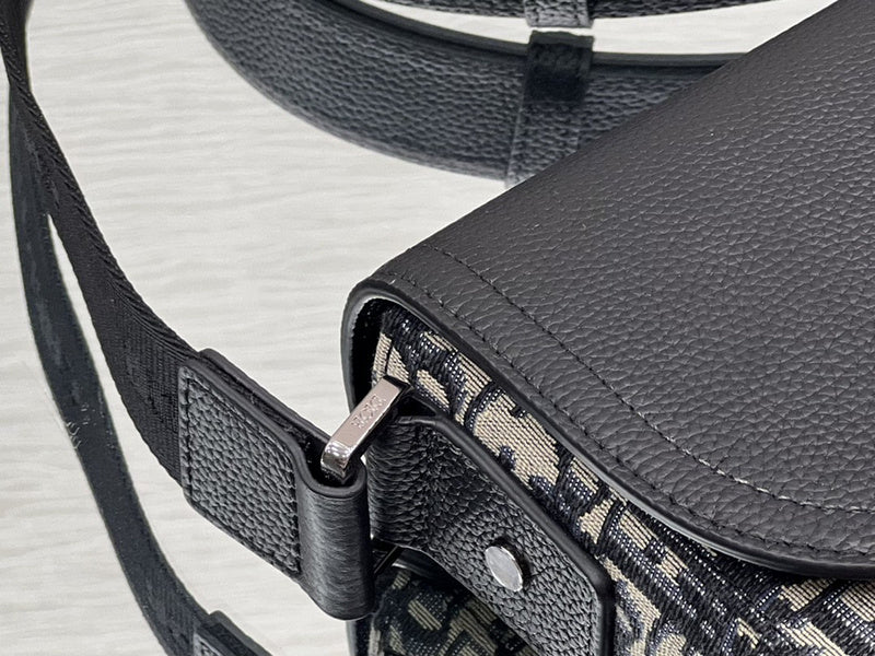 Dragons Bags Detail