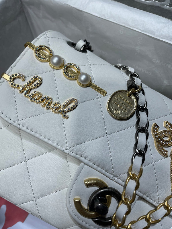 Dragons Bags Detail