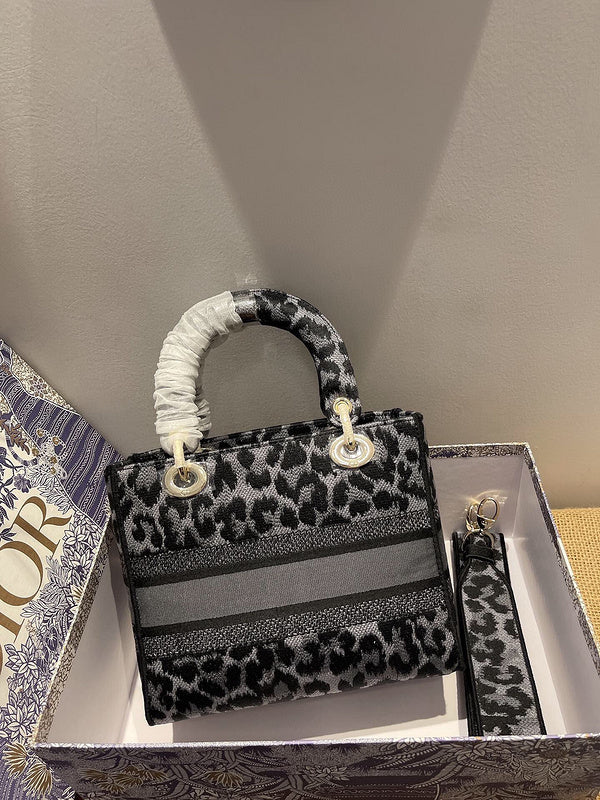 Dragons Bags Detail