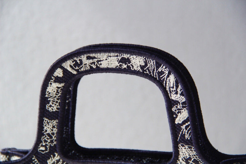 Dragons Bags Detail