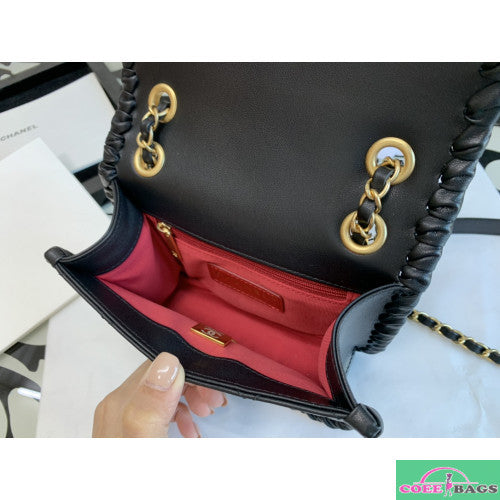 Dragons Bags Detail