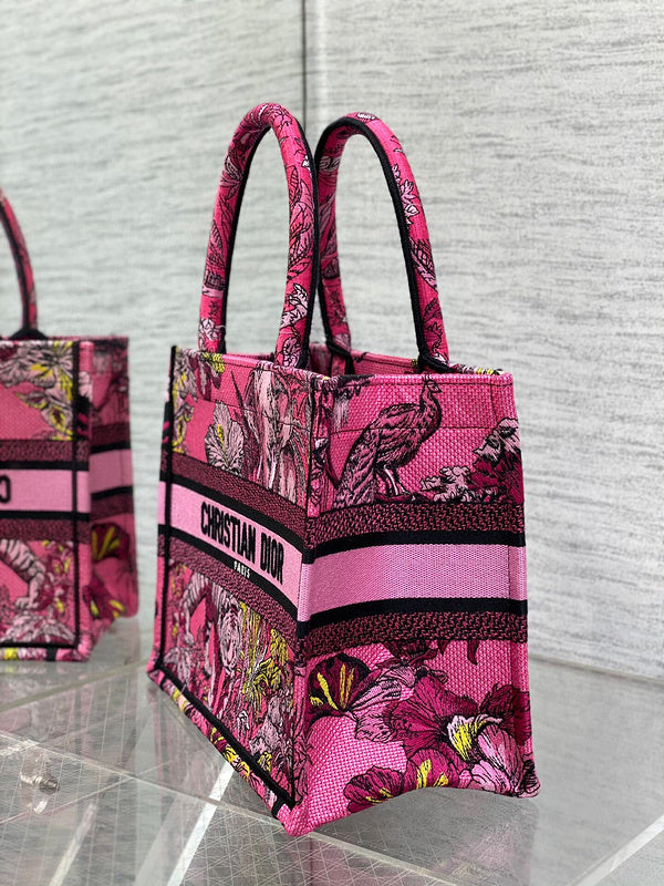 Dragons Bags Detail