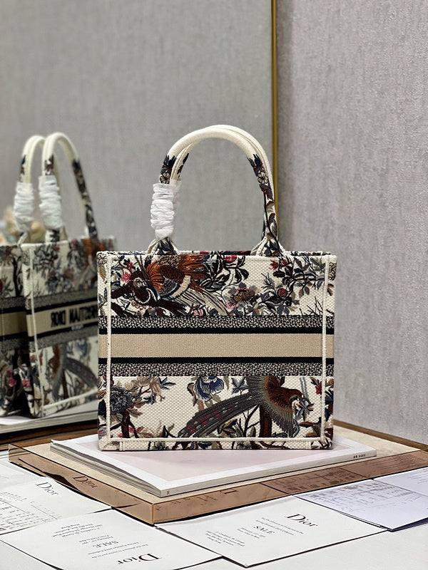 Dragons Bags Detail