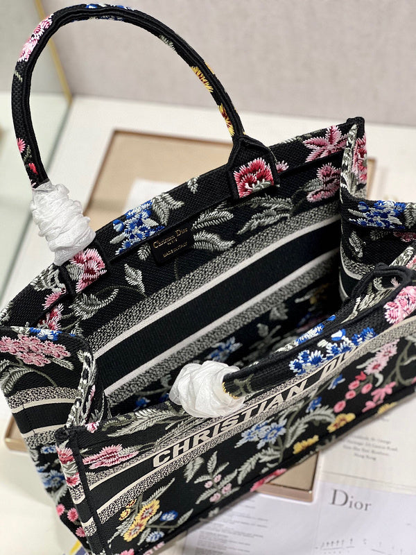 Dragons Bags Detail