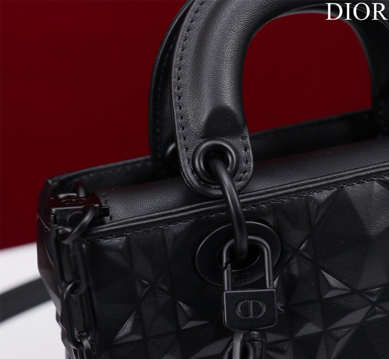 Dragons Bags Detail