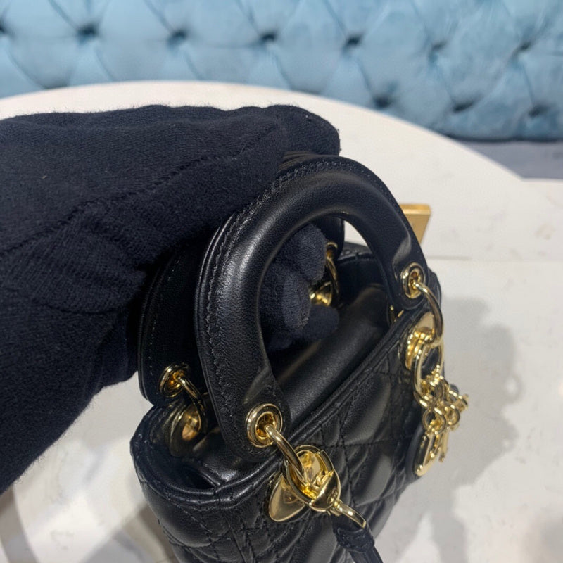Dragons Bags Detail