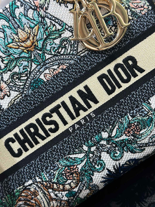 Dragons Bags Detail