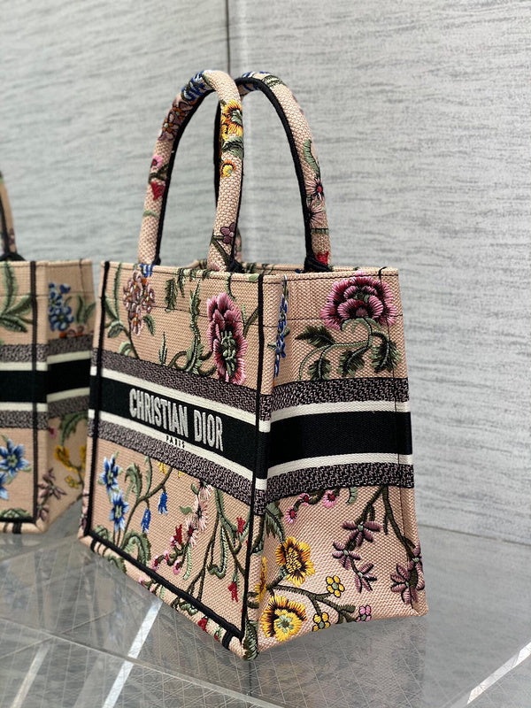 Dragons Bags Detail