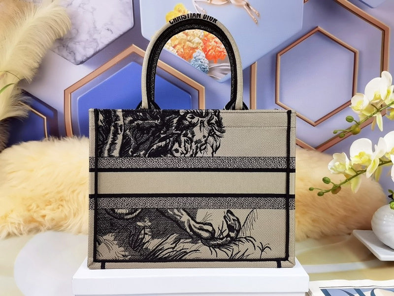 Dragons Bags Detail