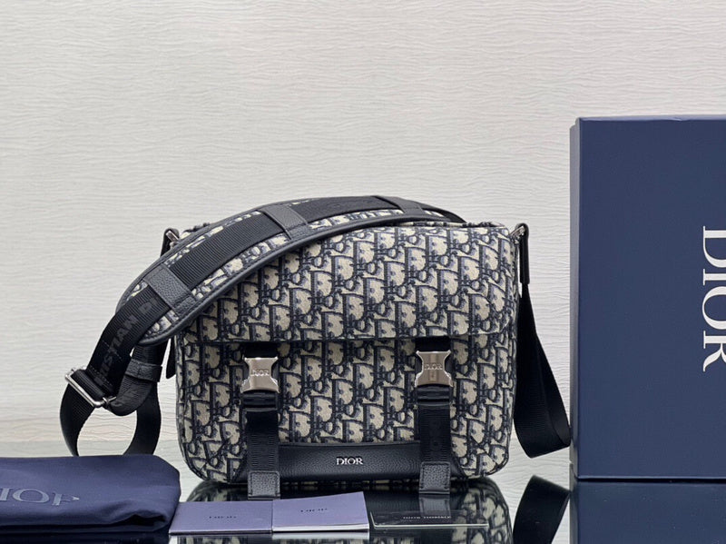 Dragons Bags Detail