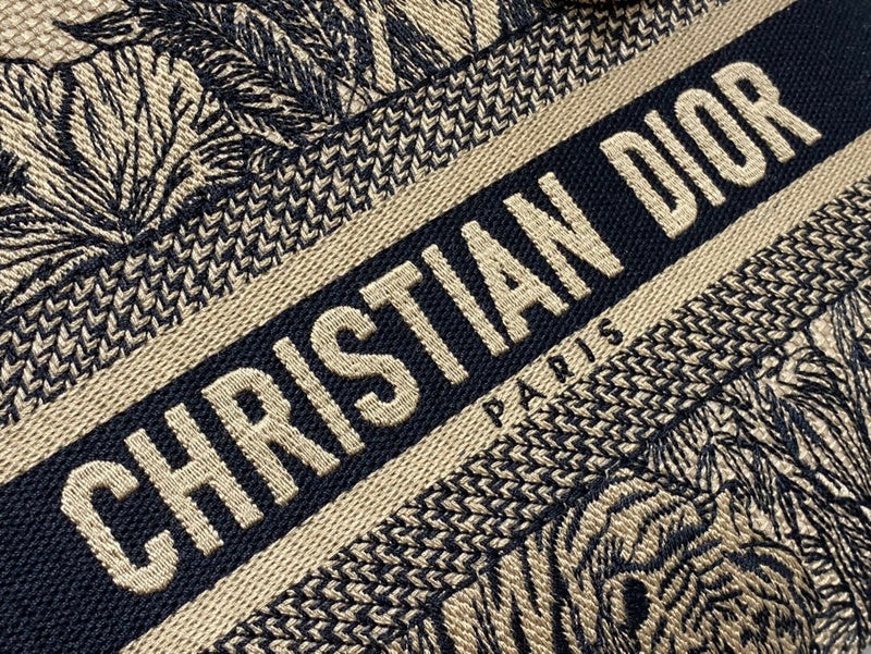Dragons Bags Detail