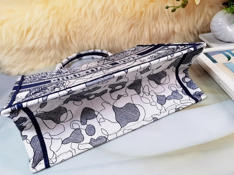 Dragons Bags Detail