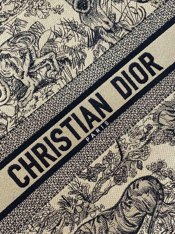 Dragons Bags Detail