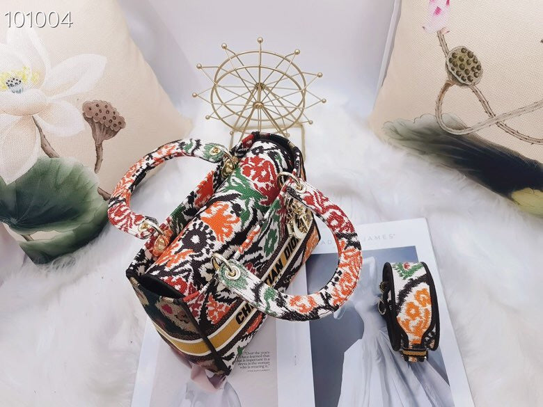 Dragons Bags Detail