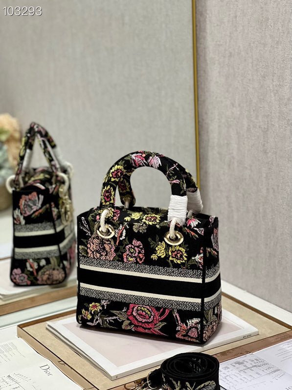 Dragons Bags Detail