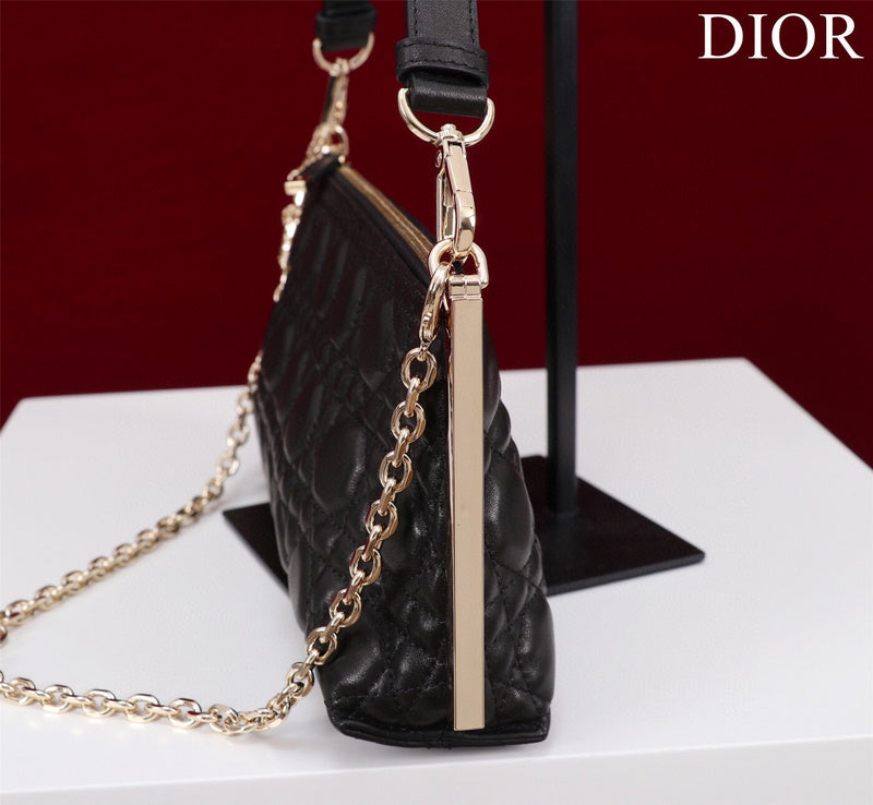 Dragons Bags Detail