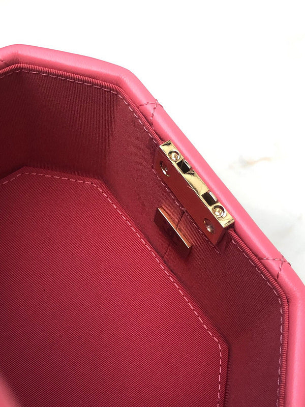 Dragons Bags Detail
