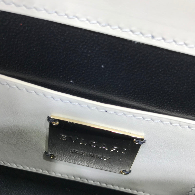 Dragons Bags Detail