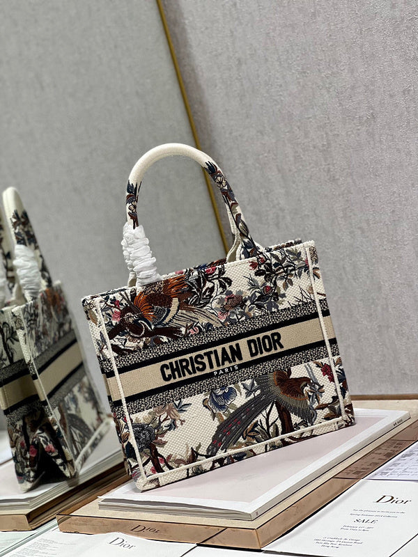 Dragons Bags Detail