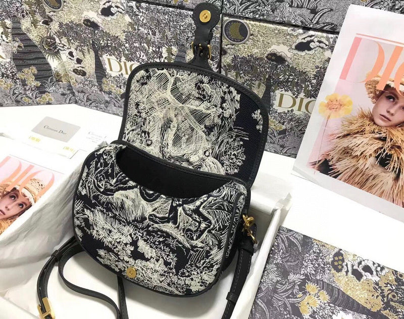 Dragons Bags Detail