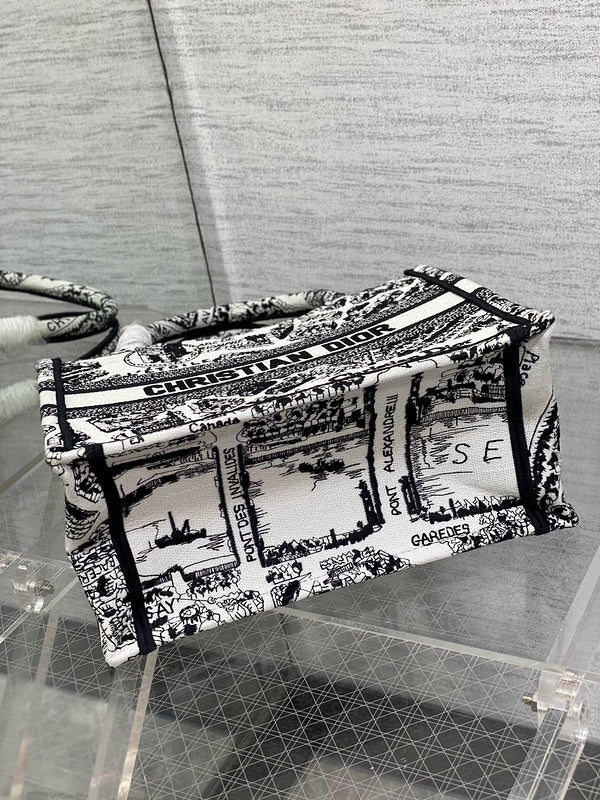 Dragons Bags Detail