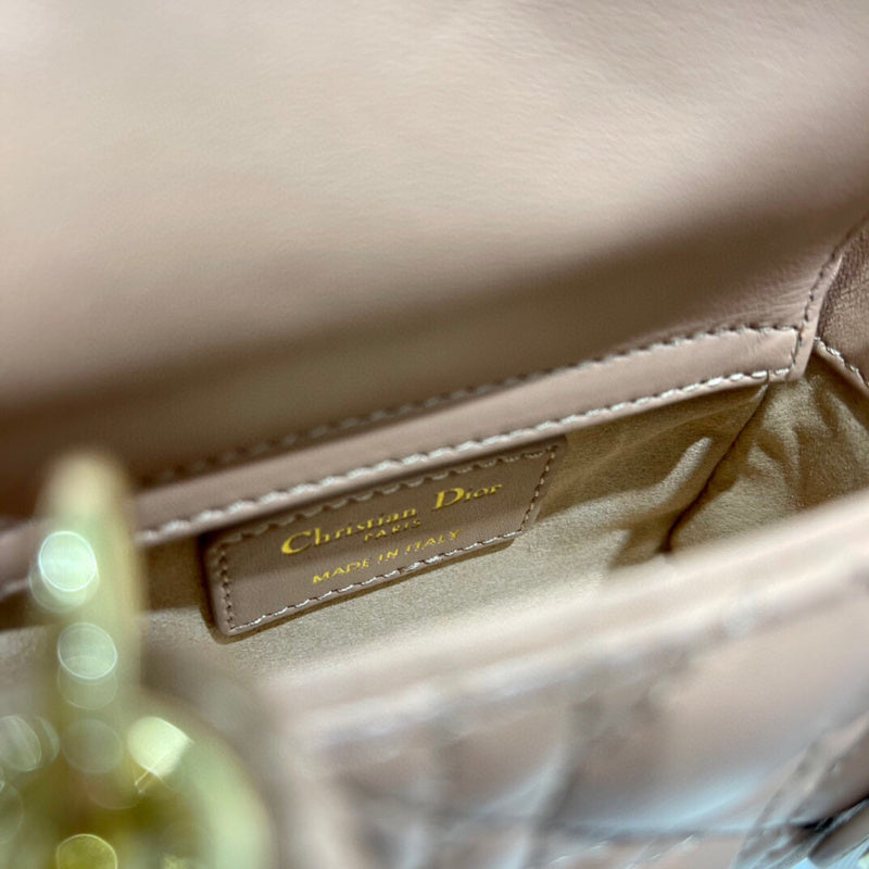 Dragons Bags Detail