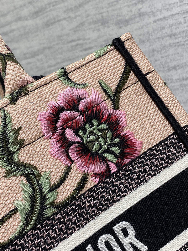 Dragons Bags Detail