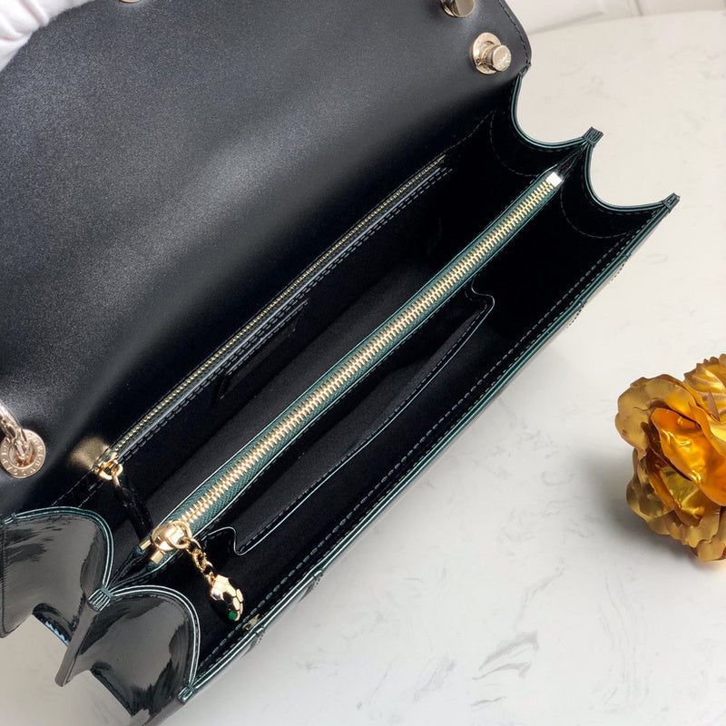 Dragons Bags Detail