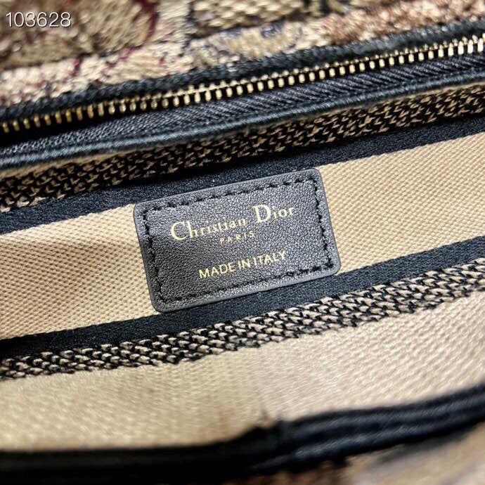 Dragons Bags Detail