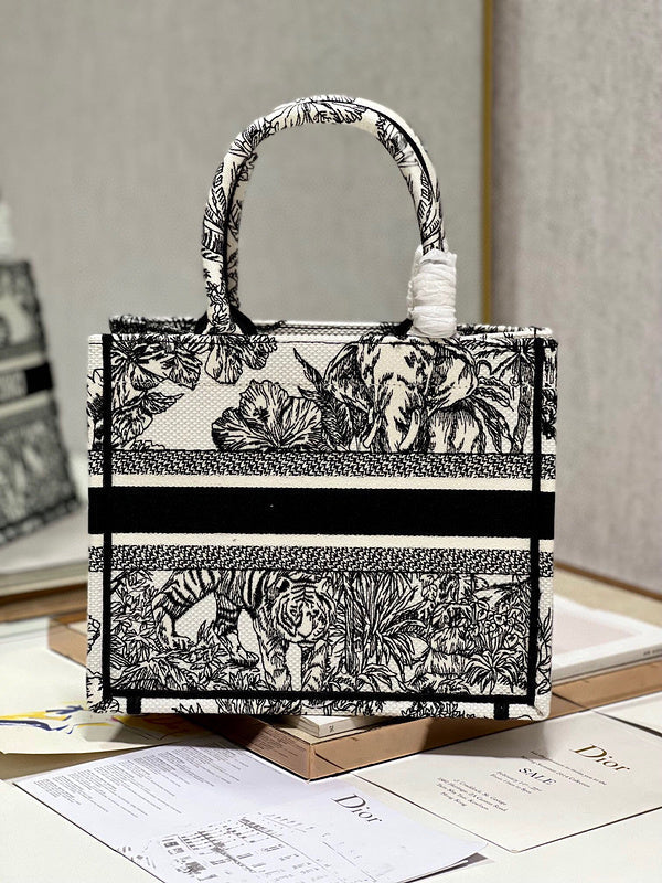 Dragons Bags Detail