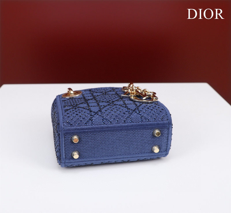 Dragons Bags Detail