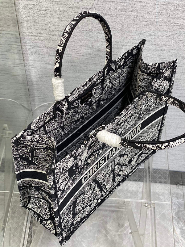 Dragons Bags Detail