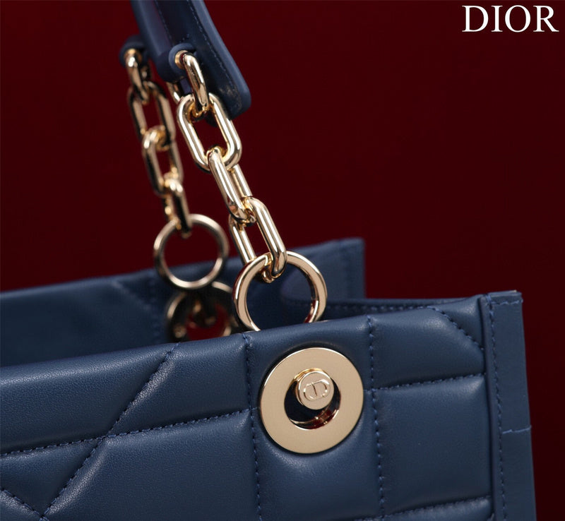 Dragons Bags Detail