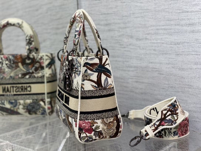 Dragons Bags Detail