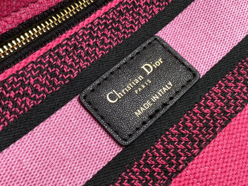 Dragons Bags Detail