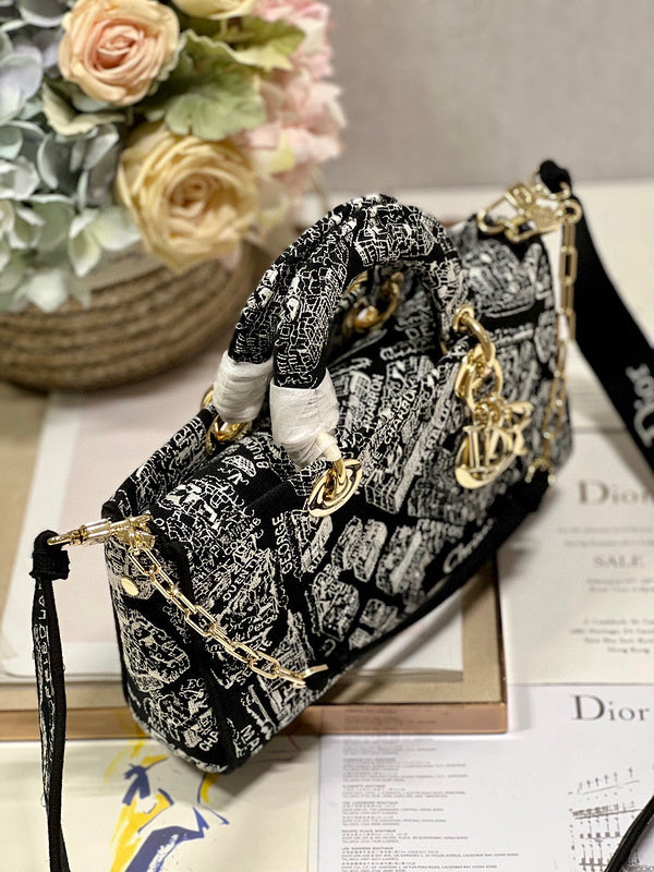 Dragons Bags Detail