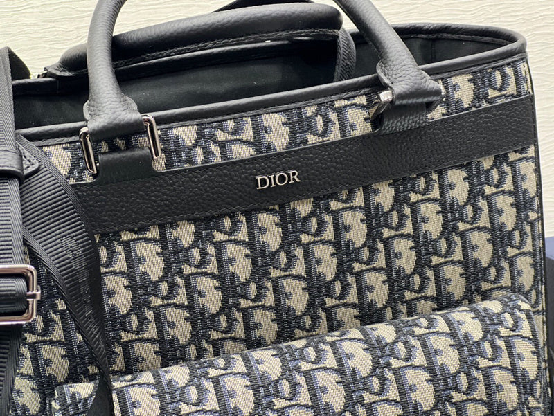 Dragons Bags Detail