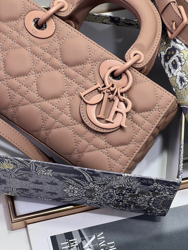 Dragons Bags Detail