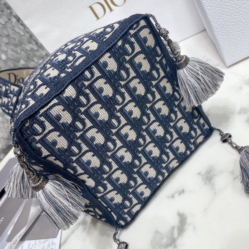 Dragons Bags Detail
