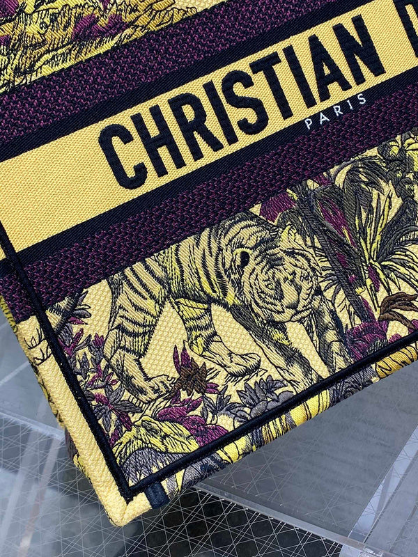 Dragons Bags Detail