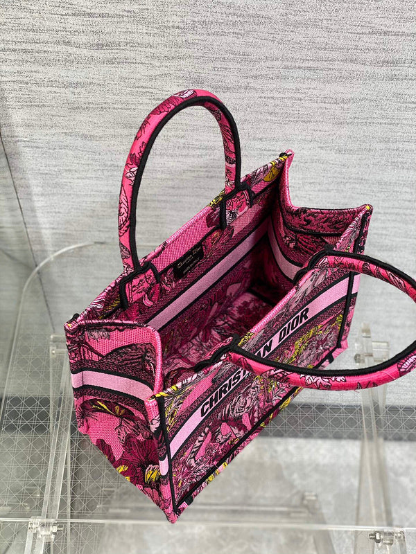 Dragons Bags Detail