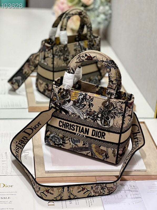 Dragons Bags Detail